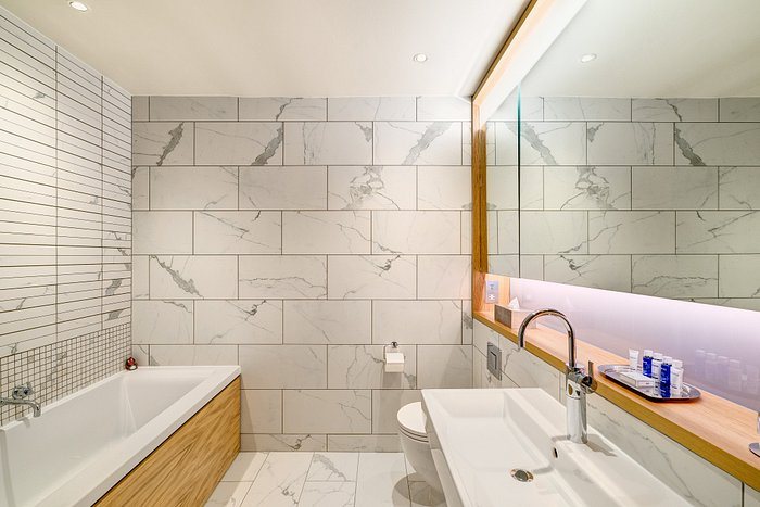 Apex Waterloo Place Hotel — Bathroom