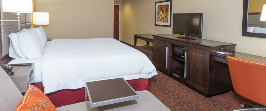APM Inn Suites — Guest room