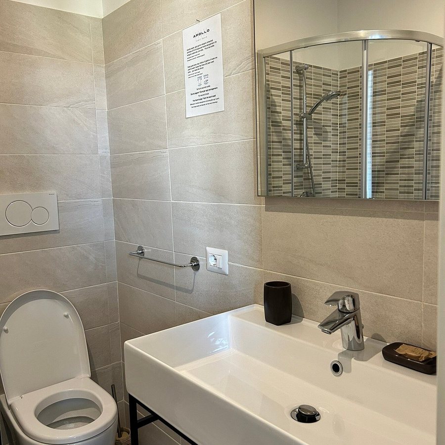 Apollo Guest House — Bathroom