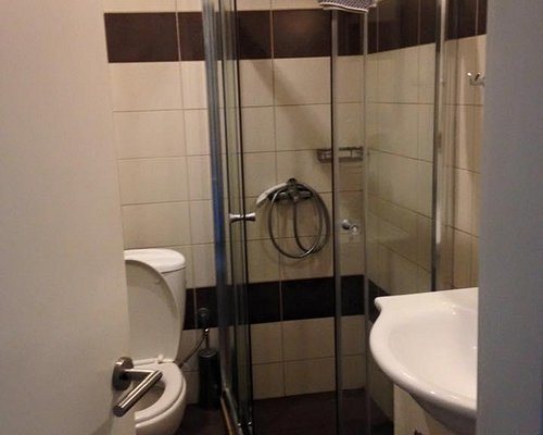 Apollo Hotel — Bathroom