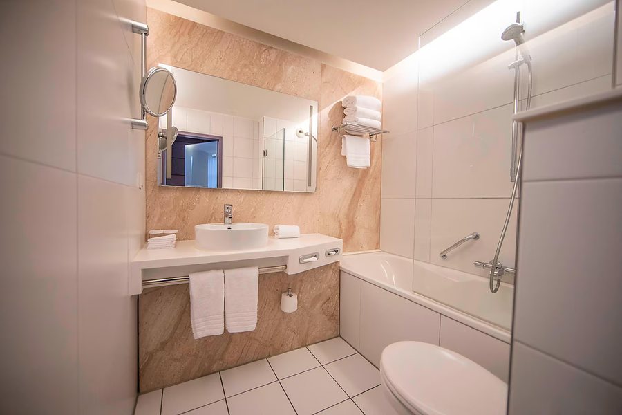 Apollo Hotel — Bathroom