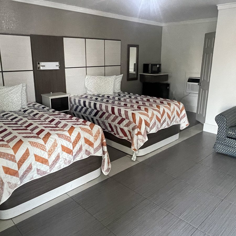 Apollo Inn Motel — Guest room