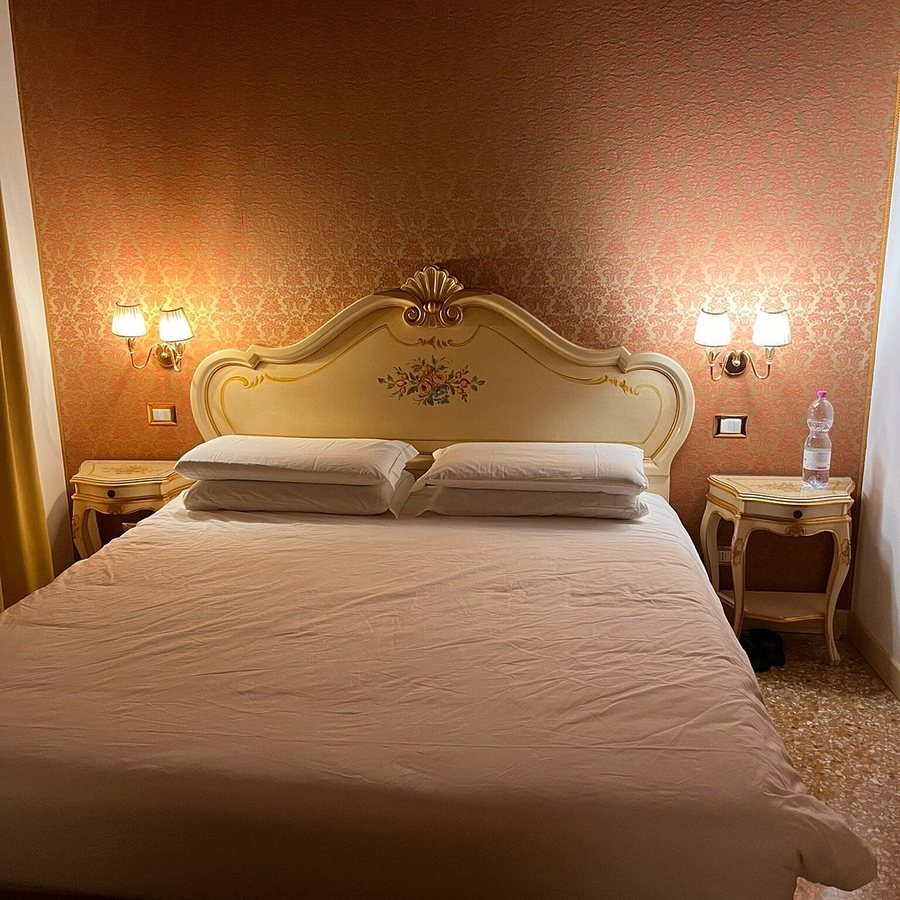 Apostoli Palace — Guest room