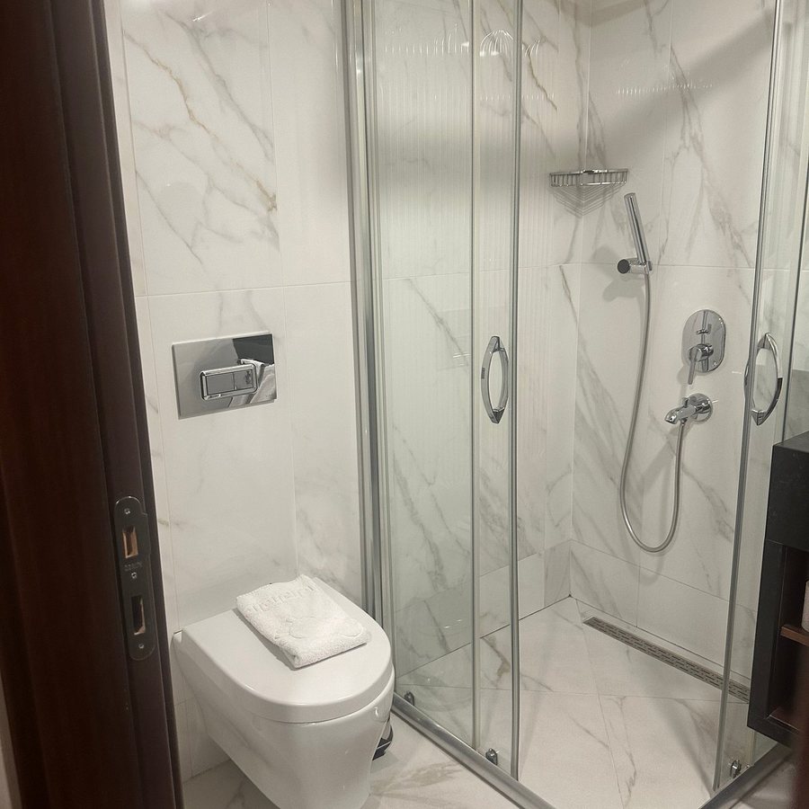 April Hotel Istanbul — Bathroom