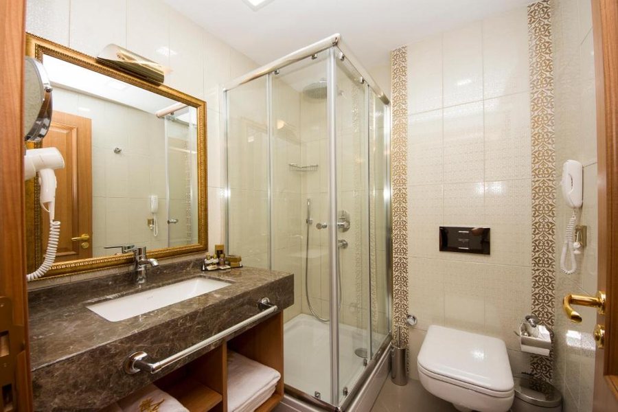Aprilis Hotel Istanbul — Bathroom