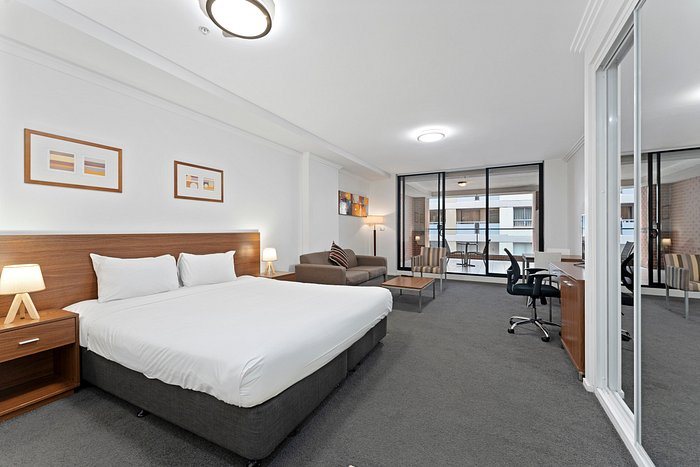 APX Darling Harbour — Guest room