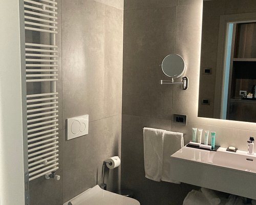 Aqua Apartments — Bathroom
