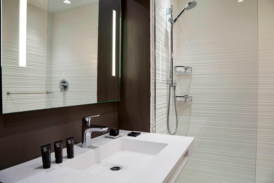 Aqua Hotel — Bathroom