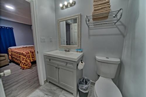 Aqua View Motel — Bathroom