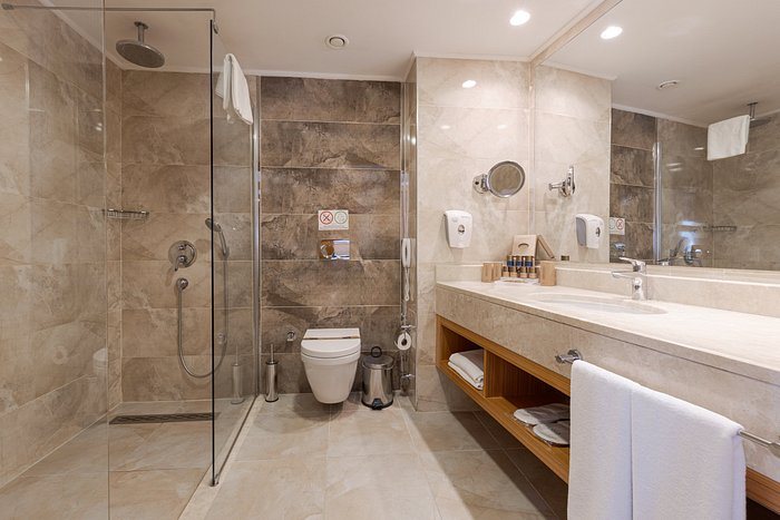 Aquasis De Luxe Resort Spa — Bathroom