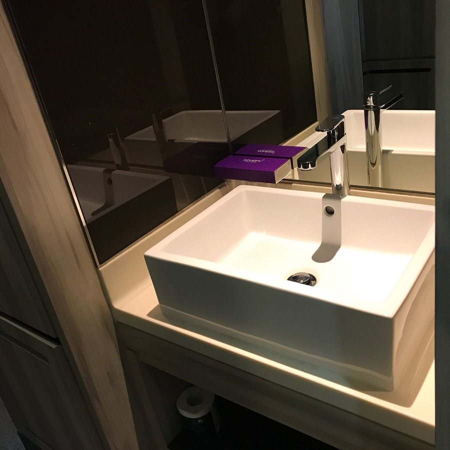 Aqueen Hotel Paya Lebar — Bathroom