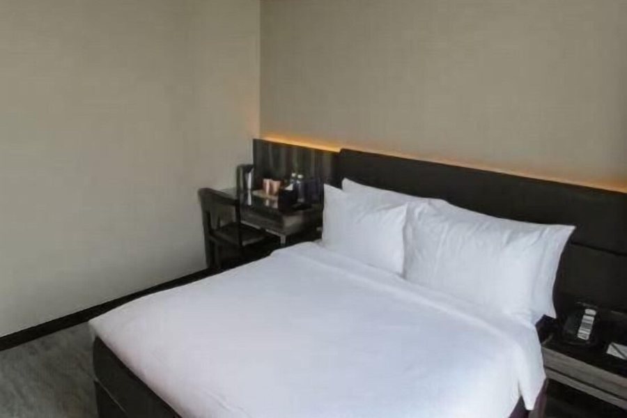 Aqueen Hotel Paya Lebar — Guest room