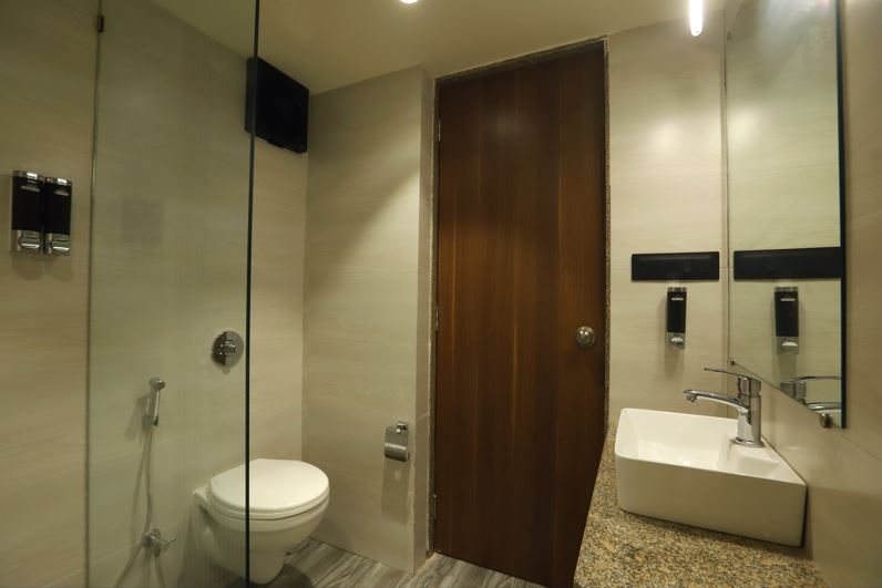Aralia International Airport Mumbai — Bathroom