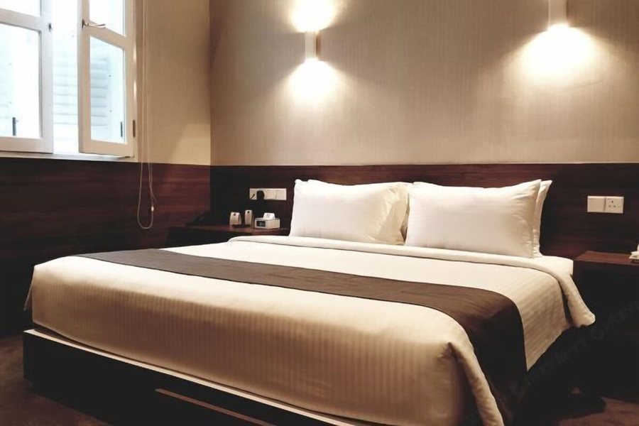 Arcadia Hotel — Guest room