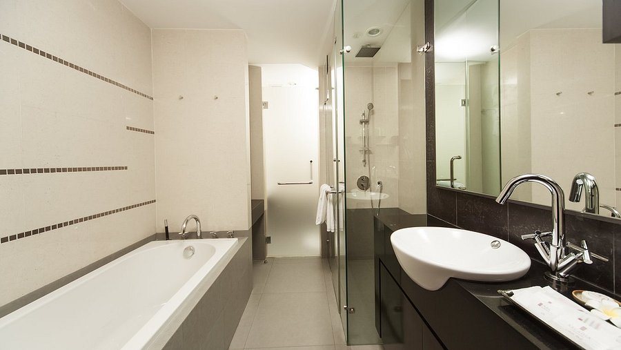 Arcadia Suites Bangkok — Bathroom