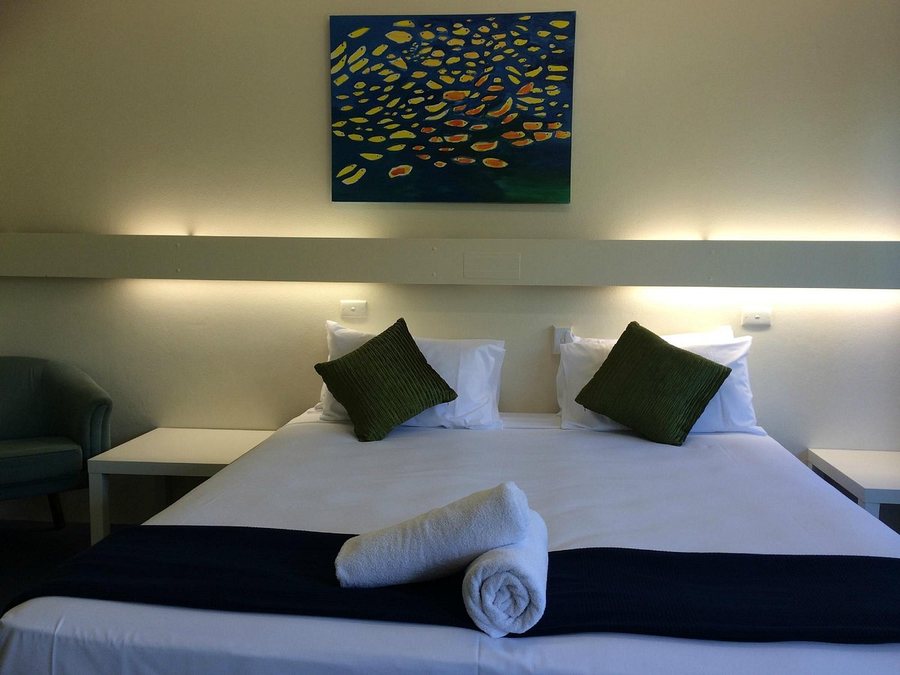 Arcadia Village Motel — Guest room