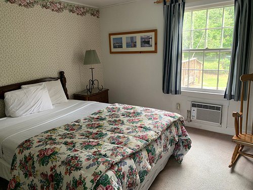 Arcady Mountain Motor Lodge — Guest room
