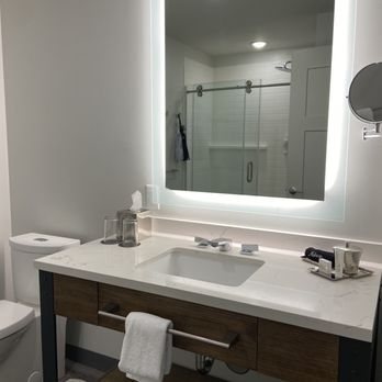 Archer Hotel Redmond — Bathroom