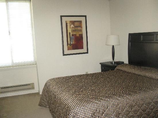 Archstone South Market — Guest room