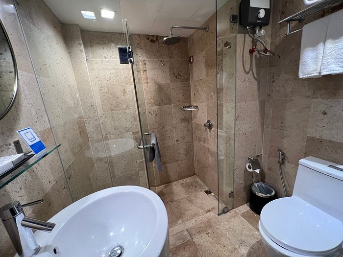 Arck Hotel — Bathroom