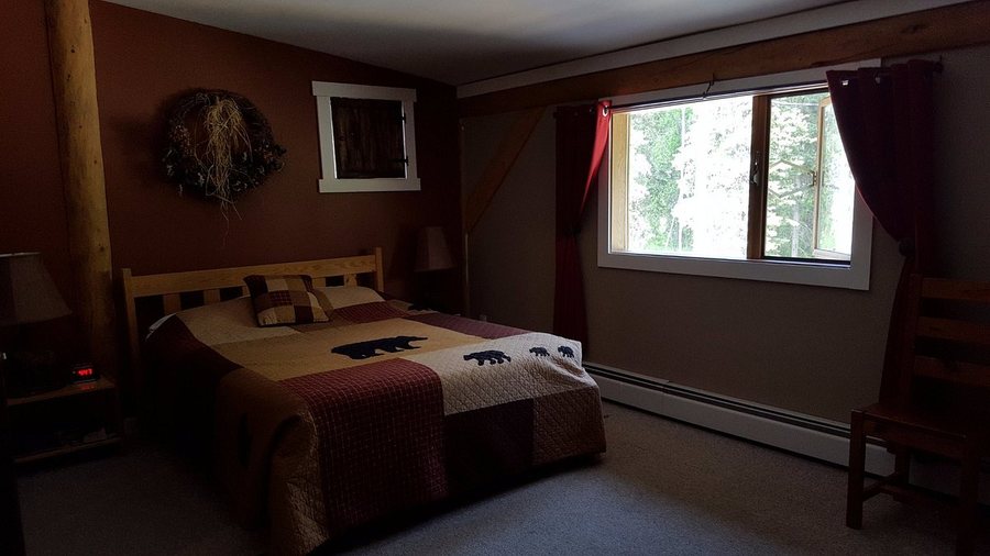 Arctic Divide Lodge — Guest room