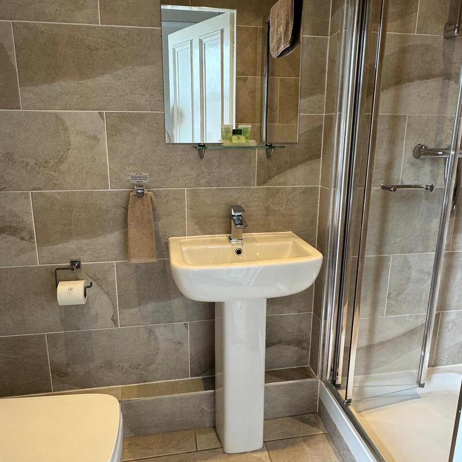 Arden Guest House Craigmillar Castle Edinburgh — Bathroom