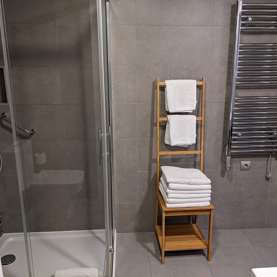 Arenal Suites — Bathroom