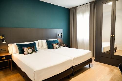 Arenas Atiram Hotel Barcelona Catalonia — Guest room