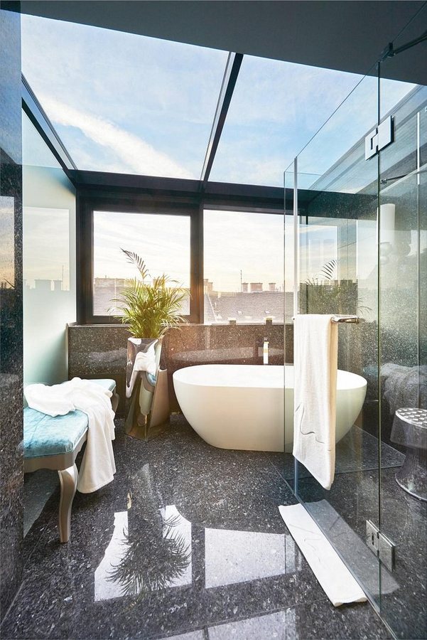 Aria Hotel Budapest by Library Hotel Collection — Bathroom