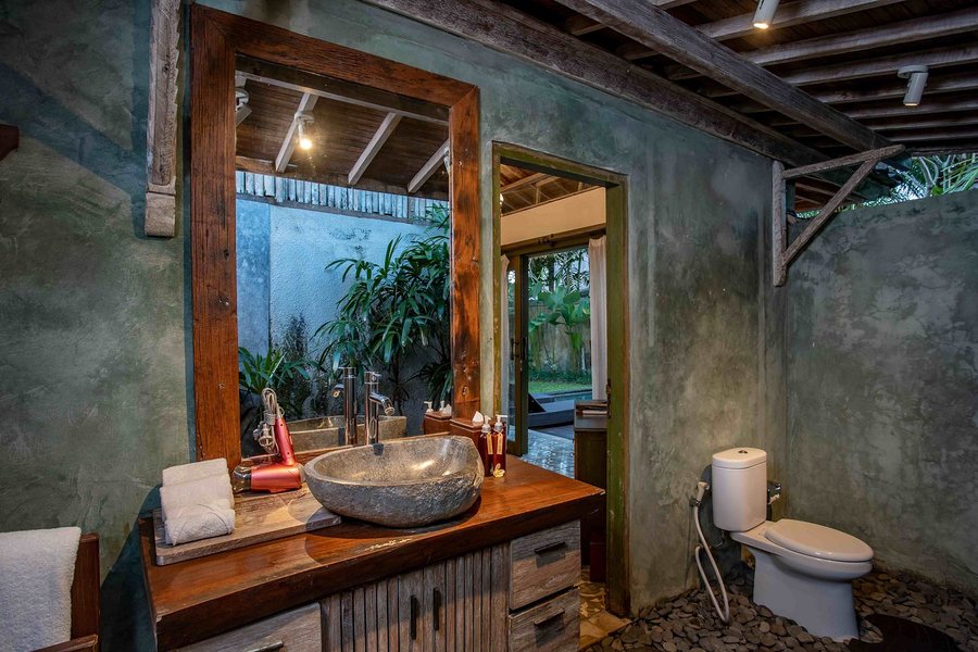 Aria Villas Ubud — Bathroom