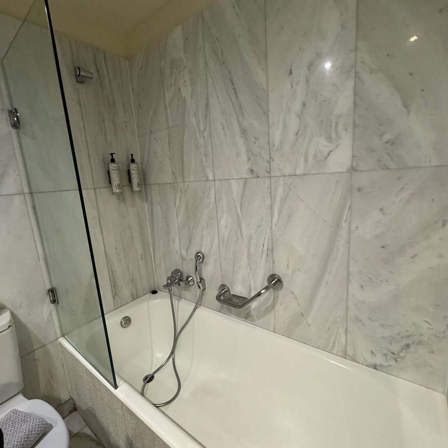 Arion Athens Hotel — Bathroom