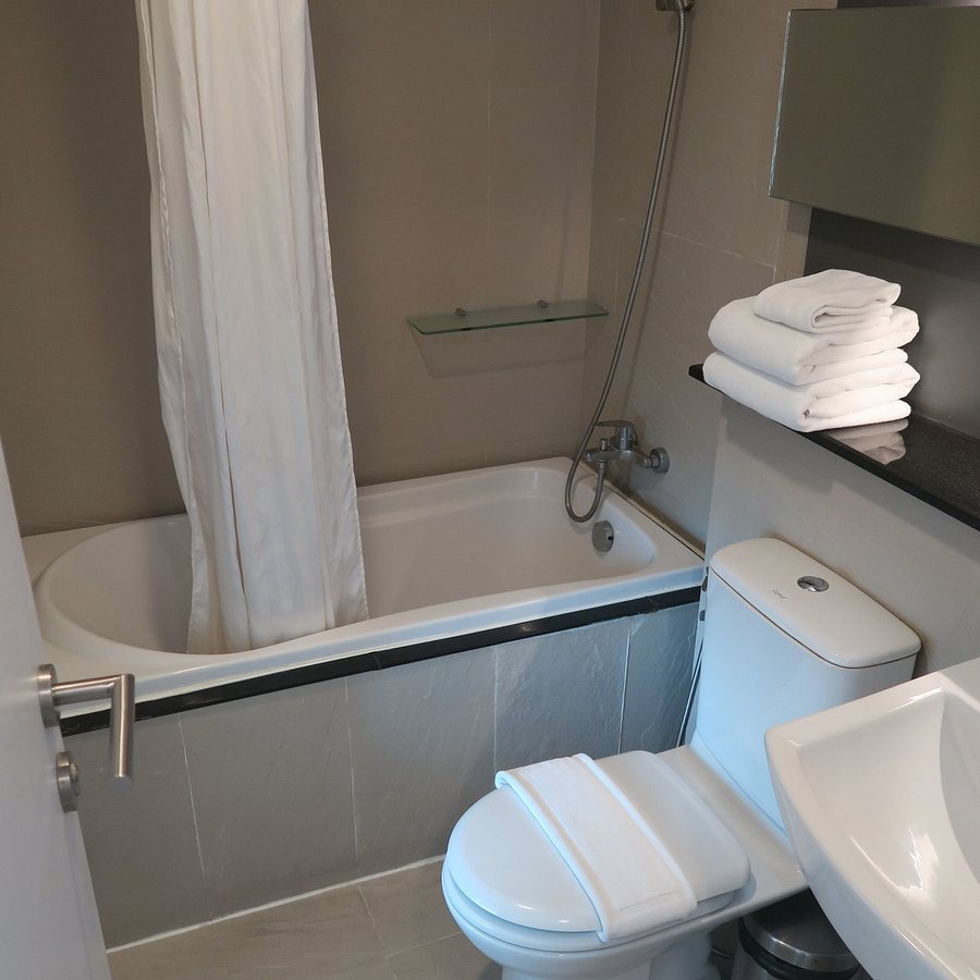 Arize Hotel Sukhumvit — Bathroom