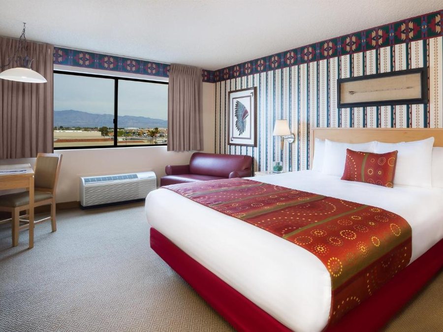 Arizona Charlies Decatur Las Vegas Nevada — Guest room