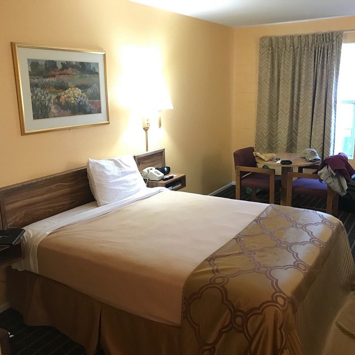 Arizona Inn — Guest room