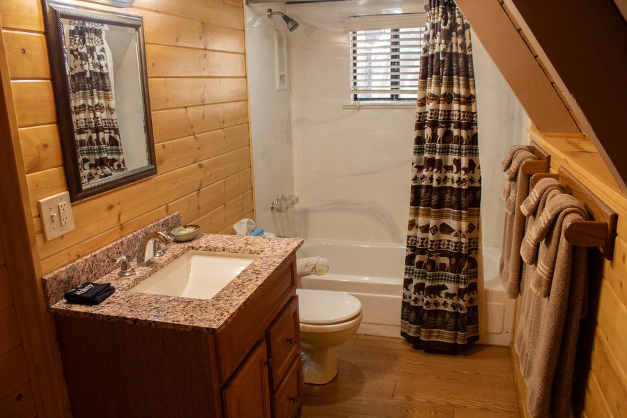 Arizona Mountain Inn Cabins — Bathroom