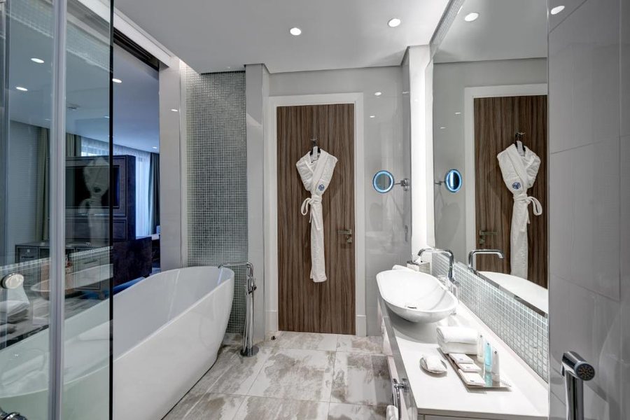 Arjaan Dubai Media City — Bathroom