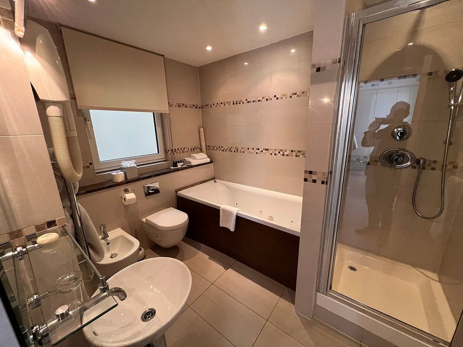 Arlington House — Bathroom
