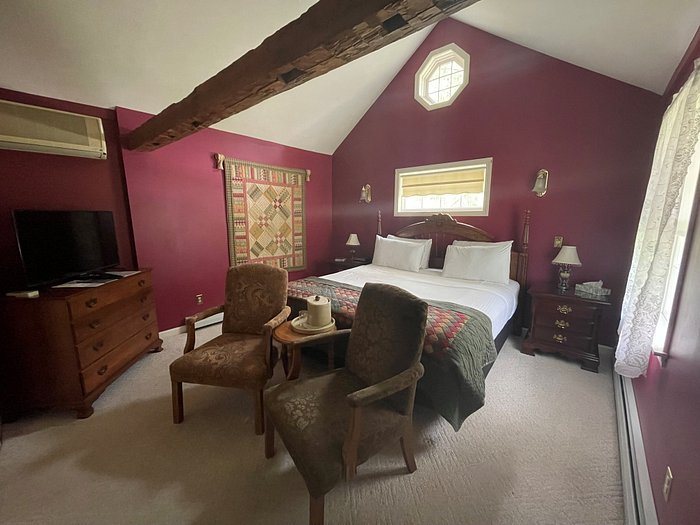 Arlington Inn Spa — Guest room