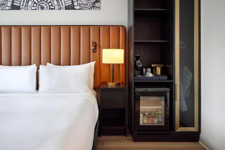 Arlo Chicago — Guest room