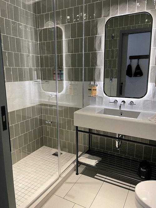 Arlo Wynwood — Bathroom