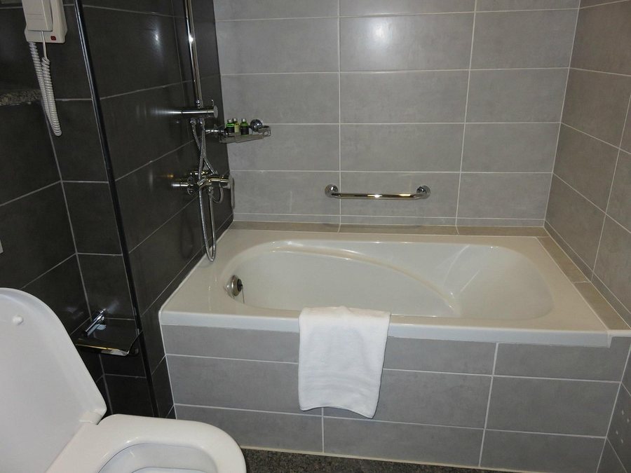 Armada Avenue Hotel JLT — Bathroom