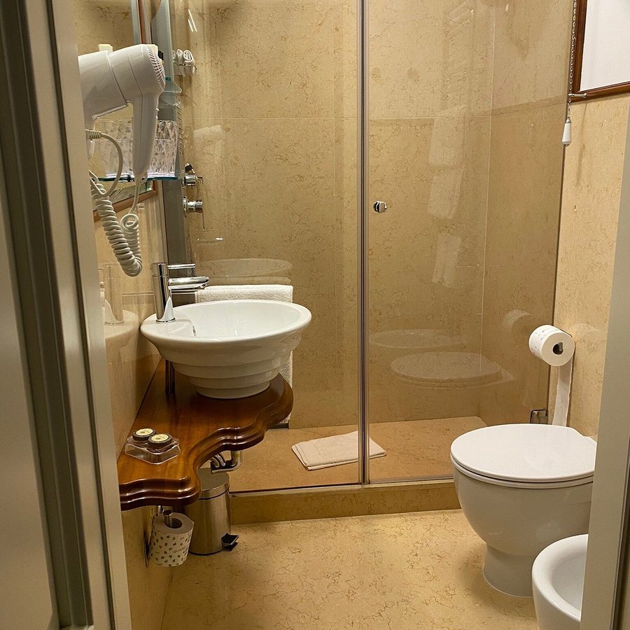 Arpinelli Relais — Bathroom