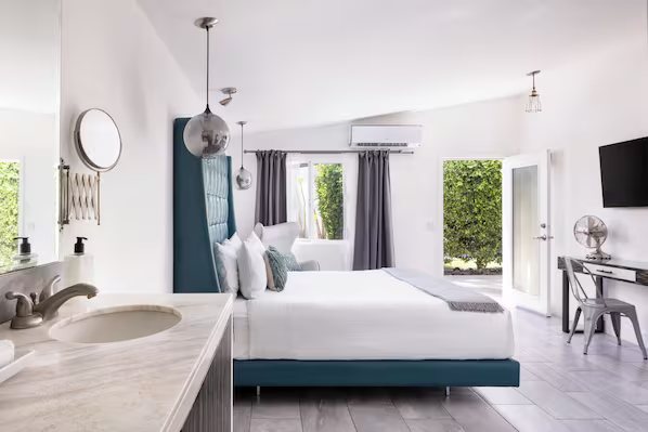 ARRIVE Palm Springs — Guest room
