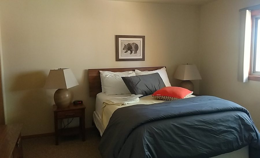 Arrowhead Condominiums — Guest room