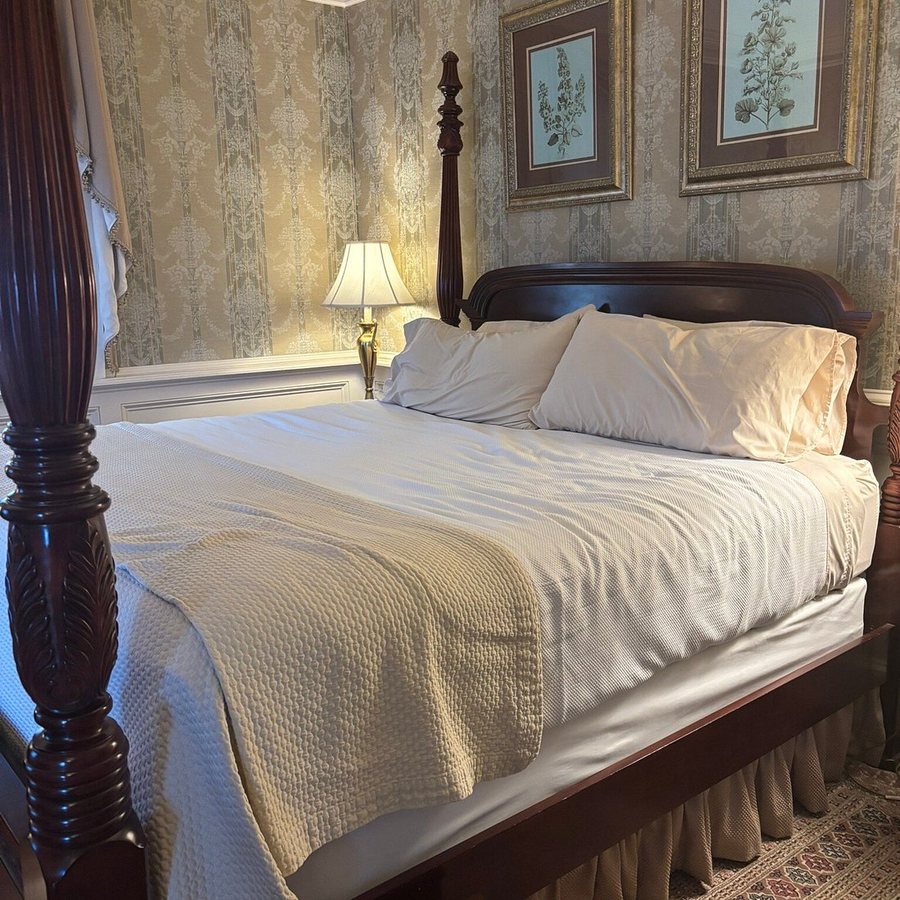 Arrowhead Inn New Salem North Dakota — Guest room