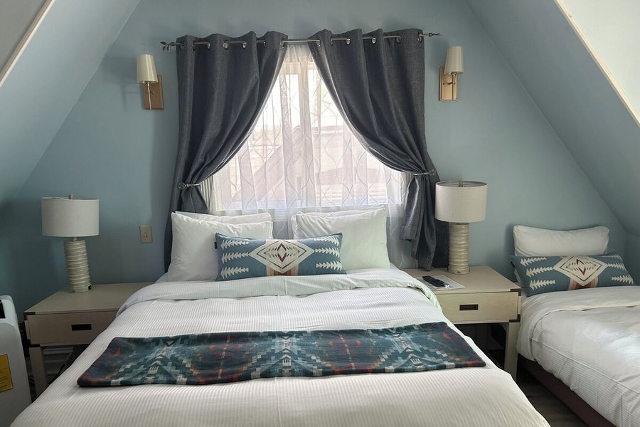 Arrowhead Lake Inn — Guest room