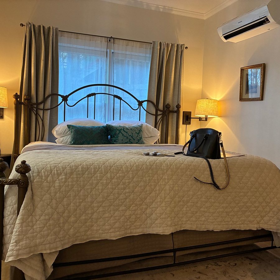 Arsenic and Old Lace Bed Breakfast Inn — Guest room