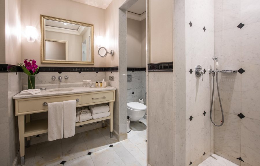 Art Nouveau Pera Istanbul — Bathroom