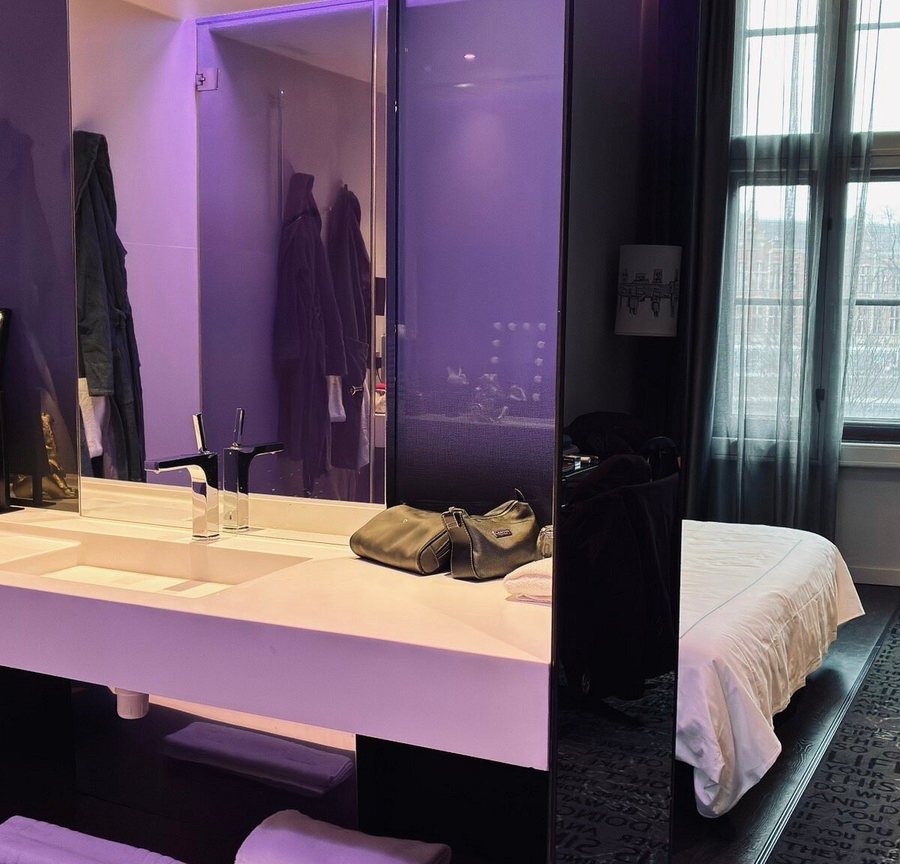 Art otel Amsterdam — Bathroom