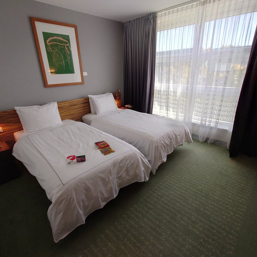 Art otel Berlin Mitte — Guest room